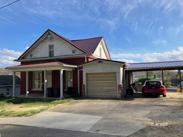 765 Chestnut St, Middleport, OH 45760