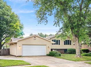 1219 Nicki Dr, Bloomington, IL