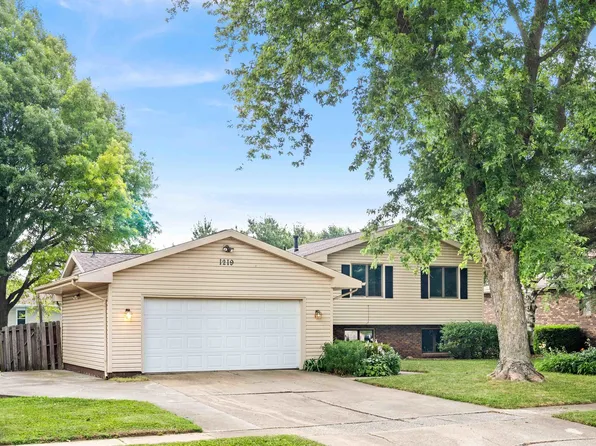 1219 Nicki Dr, Bloomington, IL 61704