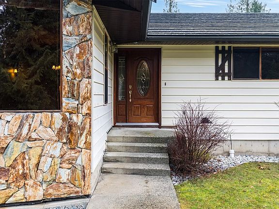 4th image of 8335 Youbou Rd