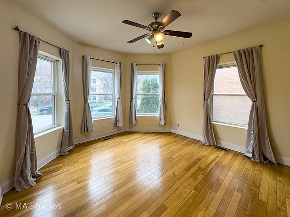 3rd image of 1647 W Sherwin Ave APT 1
