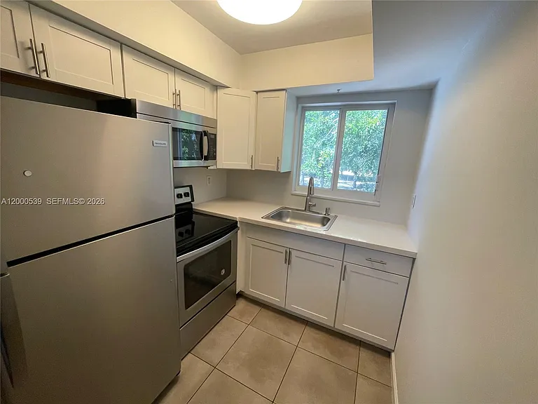 2616 NE 14th Ave #6 — Photo 5