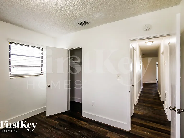 10020 SW 37th St — Photo 16