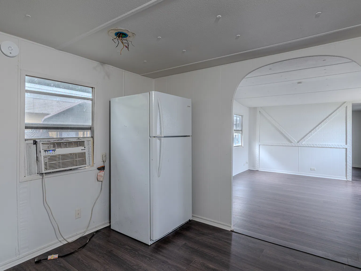 410 N Amy Ln — Photo 2