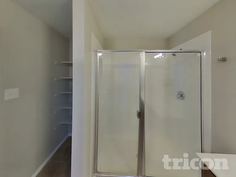 1114 Bellevue Dr — Photo 9