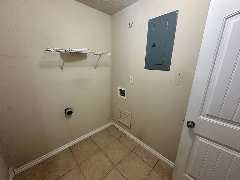1613 Vine St — Photo 12
