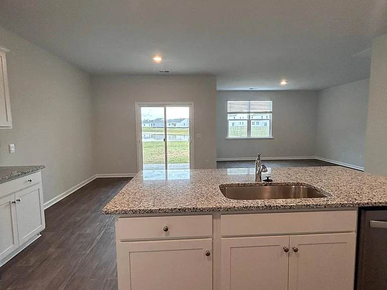 477 Lake Ridge Blvd — Photo 8