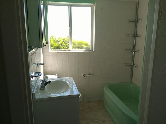 4th image of 5264 Jasmine Cir N