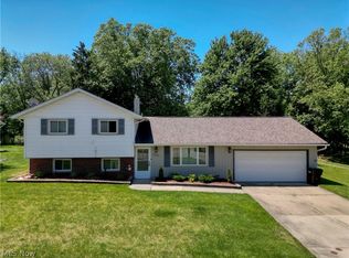 7570 Amber Ln, Parma, OH 44130