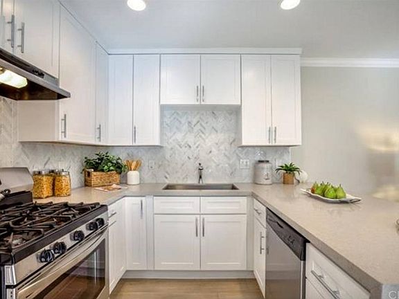 5th image of 1163 N Poinsettia Pl