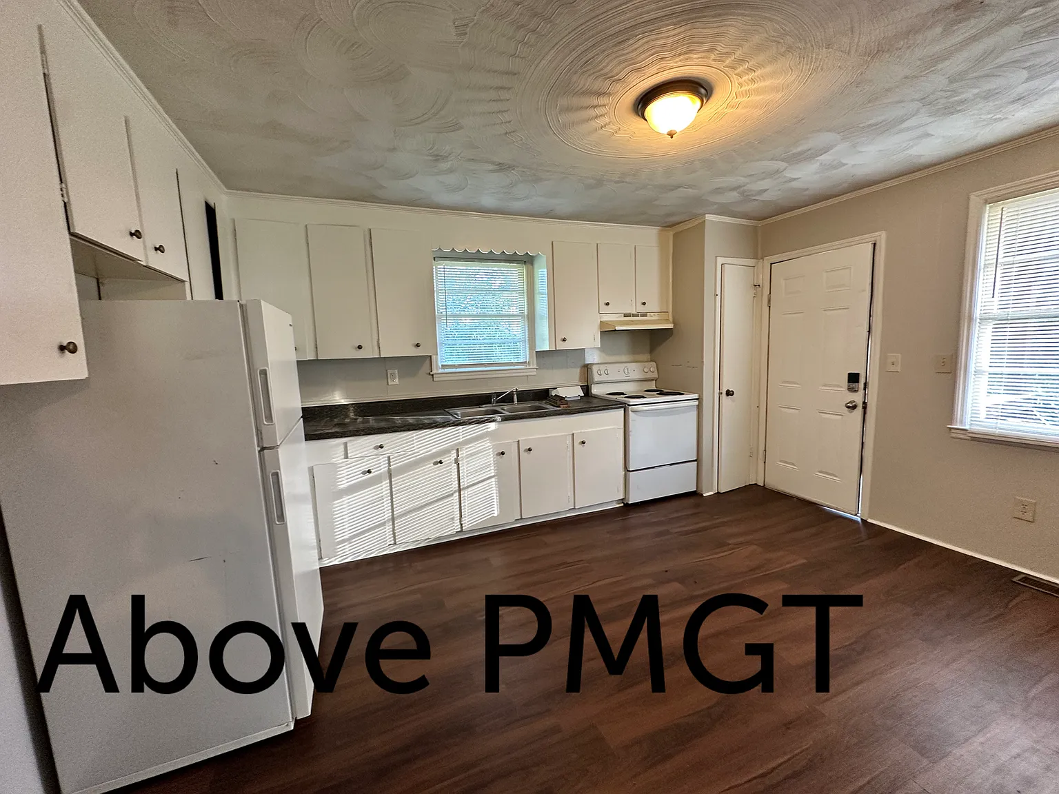 2 Bedroom Duplex Ask us about our Move-in special!! — Photo 3