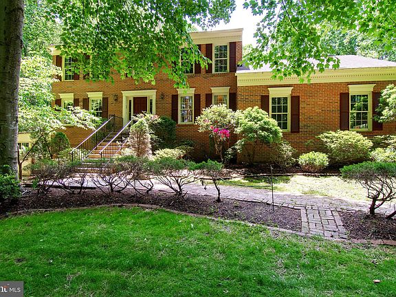 4th image of 8121 King Arthurs Ct