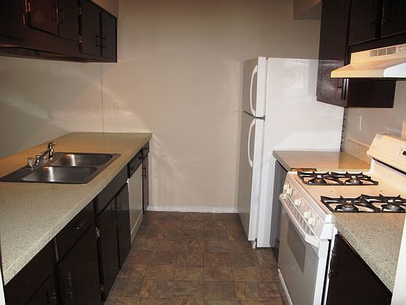 4th image of 740 Brittany Ct