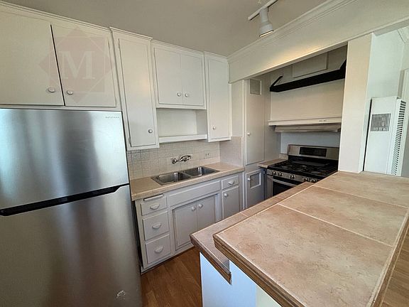 2nd image of 140 Natoma Ave APT A
