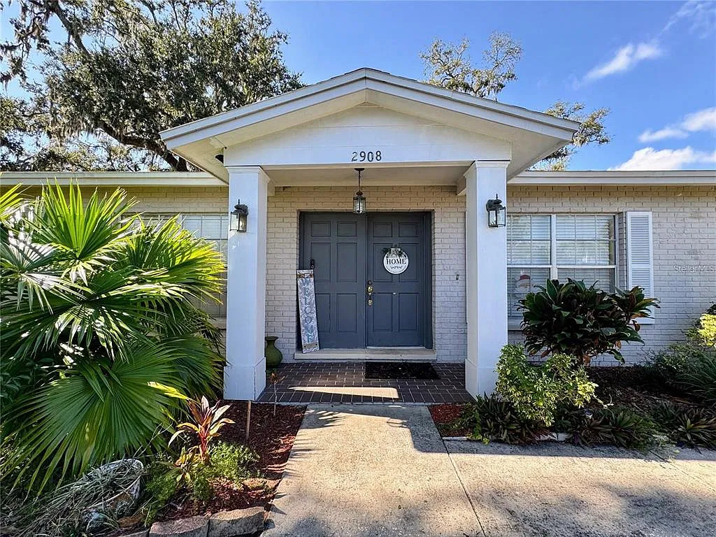 3 bed, 2.0 bath, 1645 sqft, $2,300 — Photo 4
