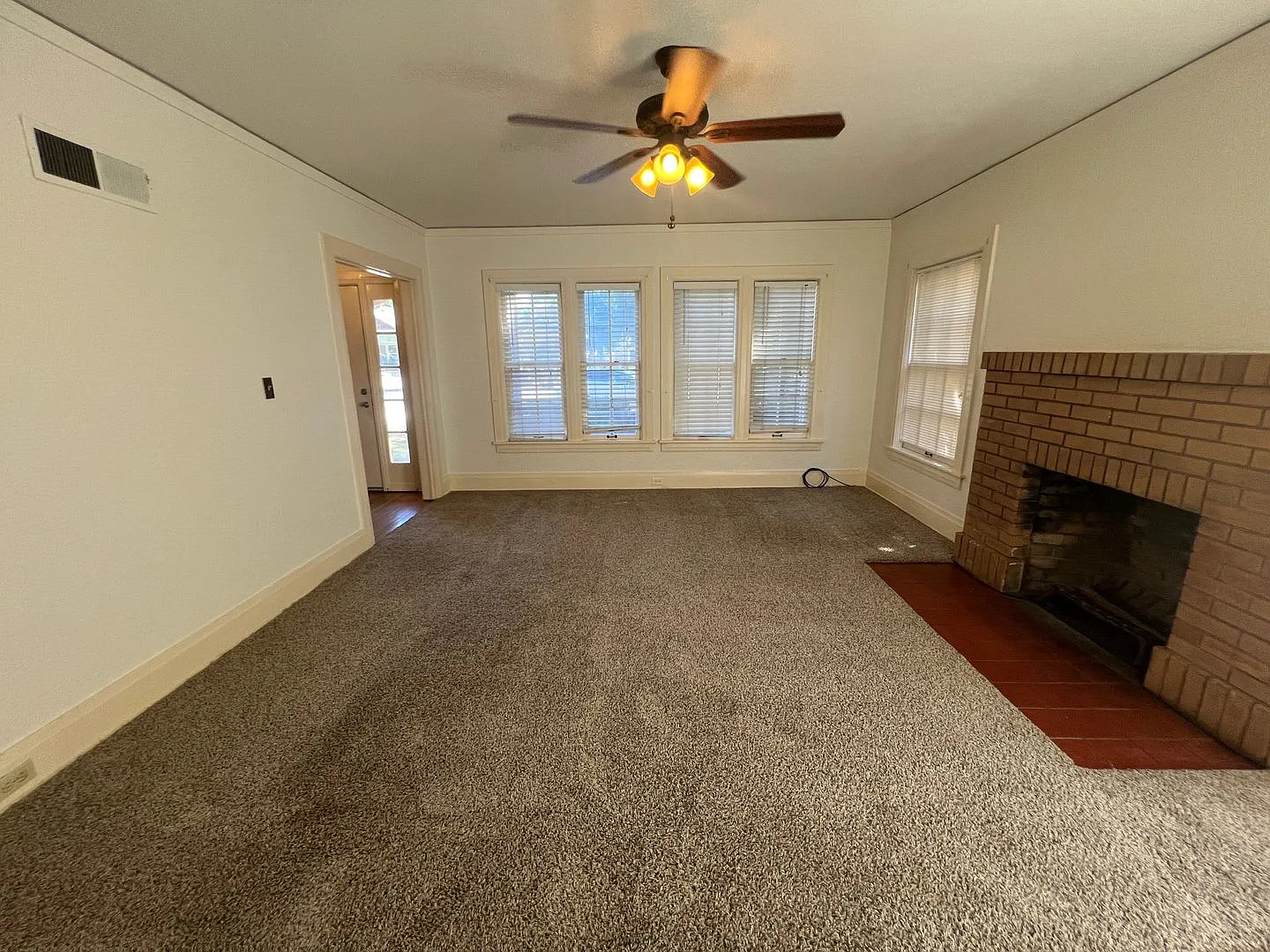 925 Lincoln Street — Photo 3