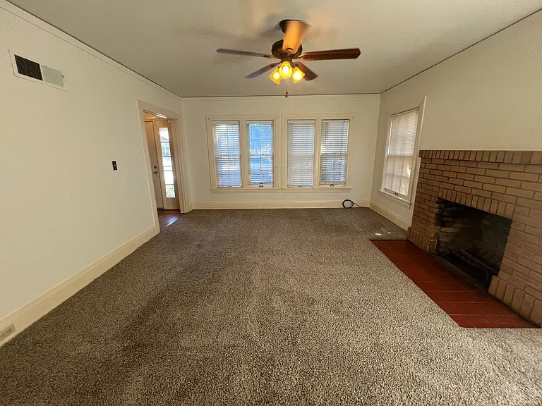 925 Lincoln St — Photo 3