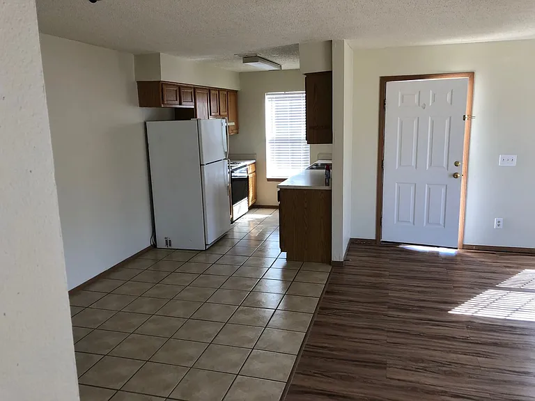 1681 N Linda Jo Pl — Photo 5