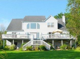 4242 Sunny Lake Dr, Hartland, MI 48353