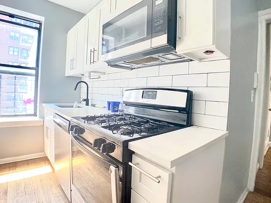 Rented by Bohemia Realty Group | media 18