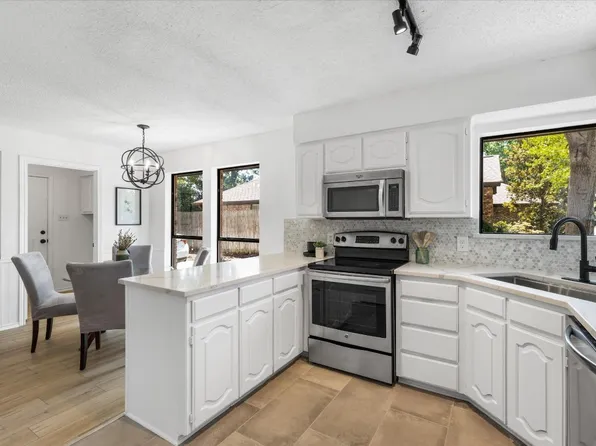 714 Highview Ln, Grapevine, TX 76051