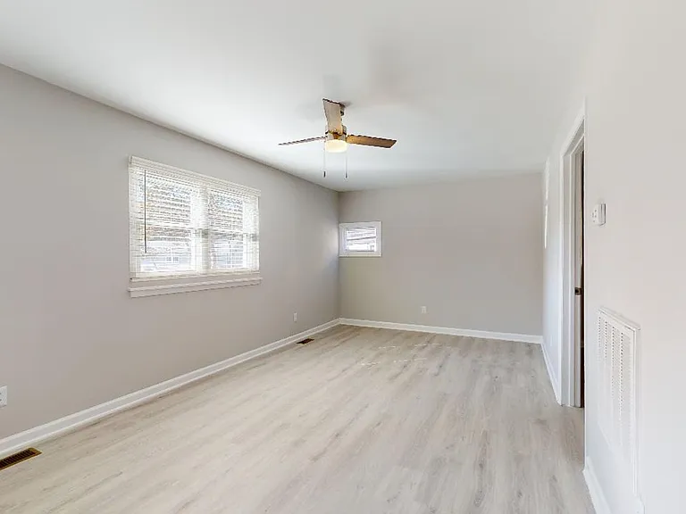 Longview Village Apartments — Photo 18