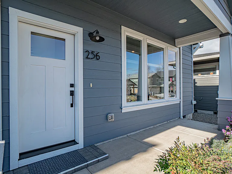 256 Rockfellow Pl — Photo 2