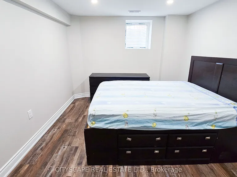 121 Ashdale Rd #LOWER — Photo 16