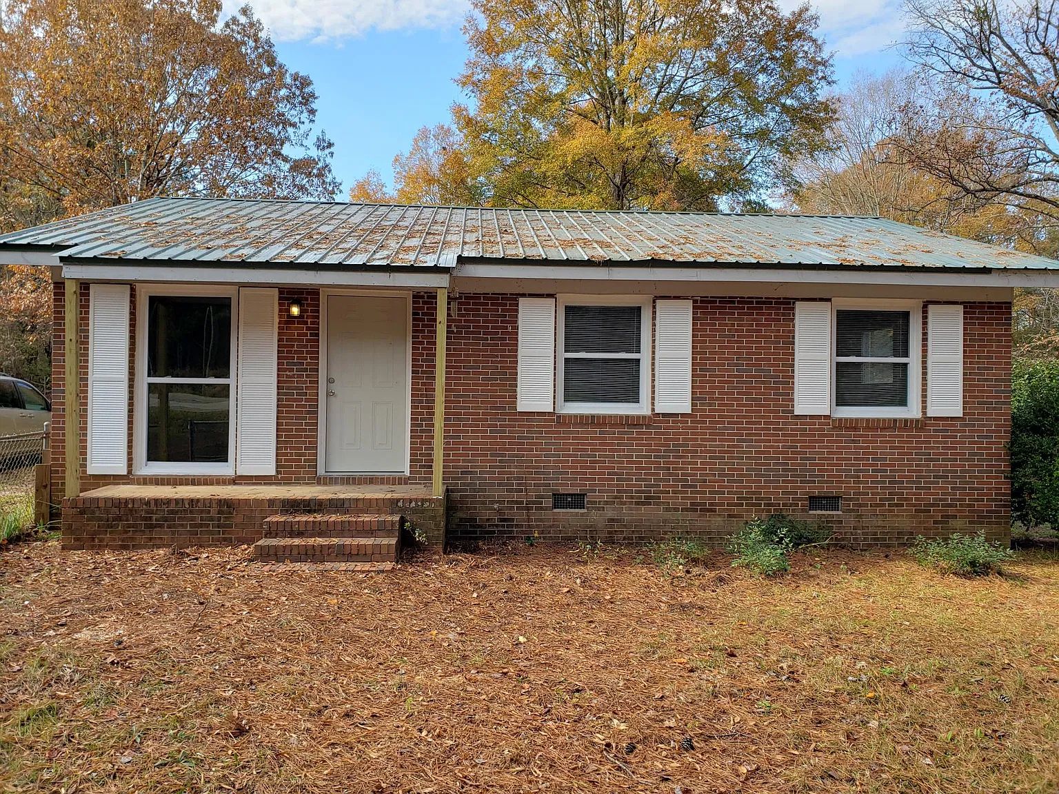 3 bed, 1.5 bath, 945 sqft, $1,300 — Photo 2