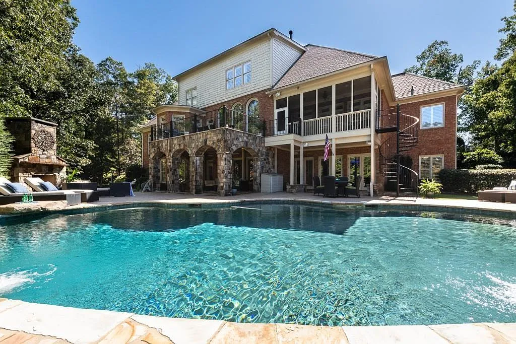 7 bed, 9.0 bath, 8650 sqft, $10,000 — Photo 2