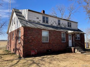 15420 Diamond Springs Rd, Sandoval, IL 62882