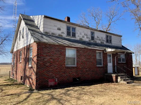 15420 Diamond Springs Rd, Sandoval, IL 62882