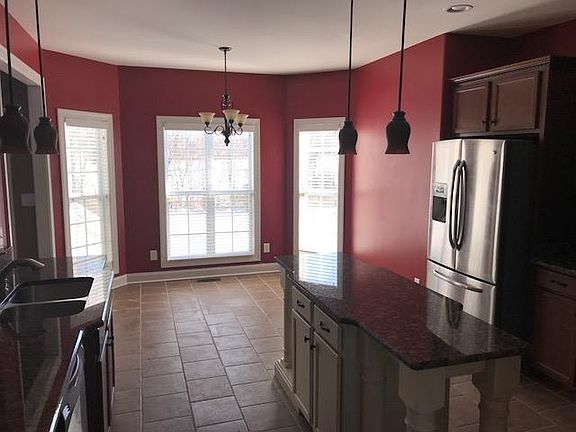 4th image of 986 Willow Cir