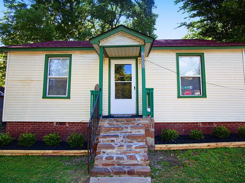 2000 Abigail St