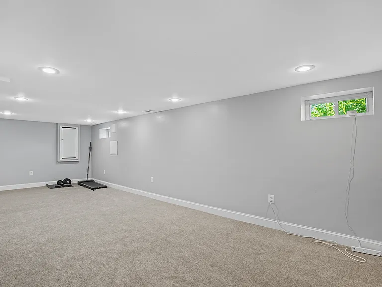 310 Maryland Ave — Photo 34