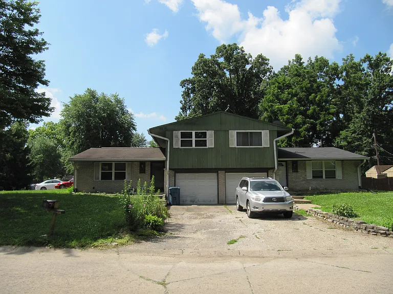 6525 Doris Dr — Photo 2