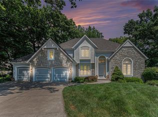 5527 NW Oakdale Pl, Parkville, MO 64152