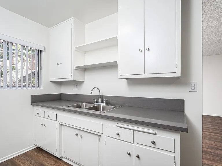 1132 Rosedale Ave — Photo 10