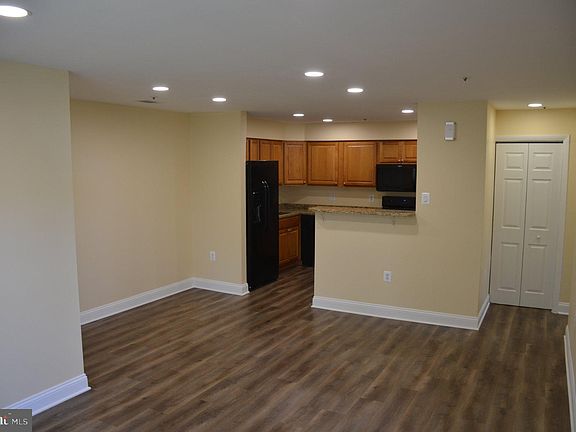 5th image of 8776 Grasmere Ct