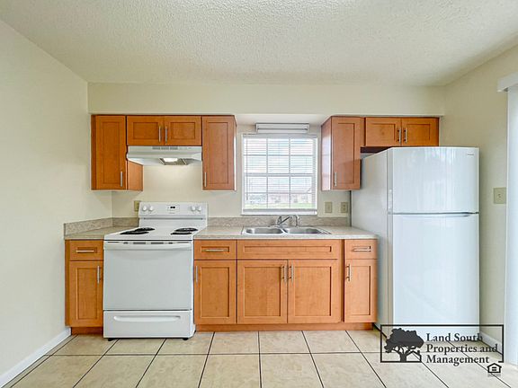 5th image of 5815 Charlton Dr