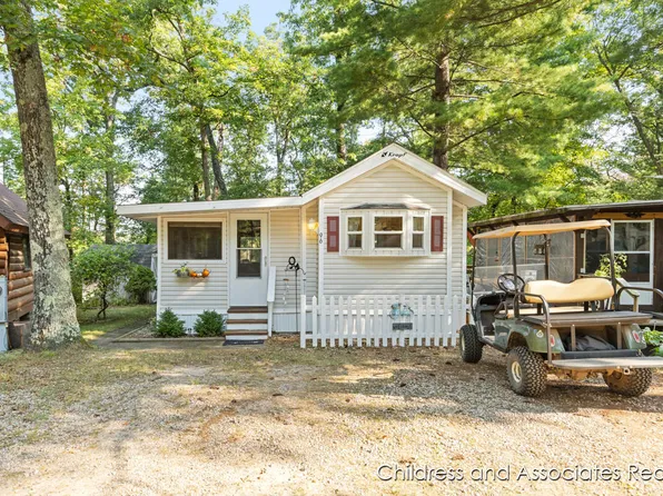 4799 S Spruce Ave, White Cloud, MI 49349