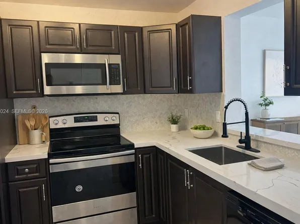 8560 N Sherman Cir, Hollywood, FL