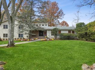 18 Stoneham Dr, Livingston, NJ 07039