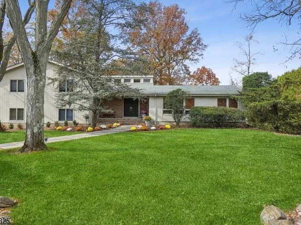 18 Stoneham Dr, Livingston Twp., NJ 07039