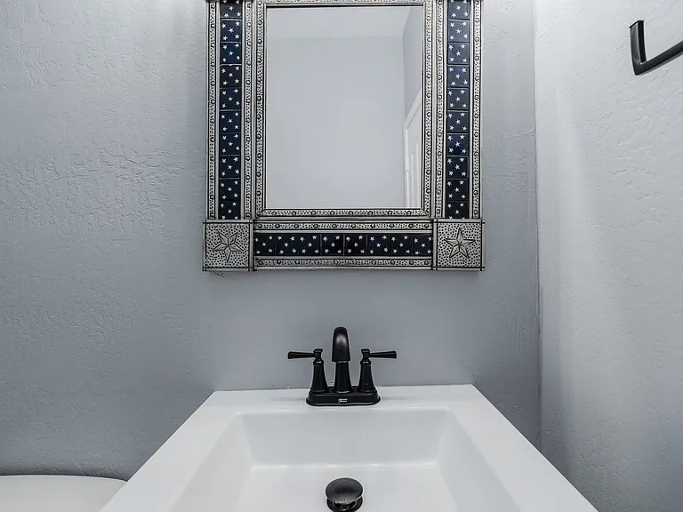 1546 E Nightingale Ln — Photo 35