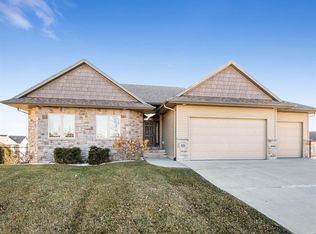 321 Blazing Star Ct, Fairfax, IA 52228