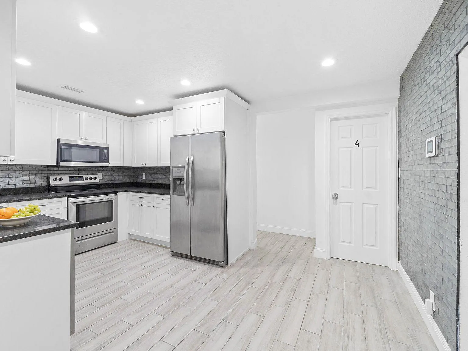 4 bed, 3.0 bath, 2285 sqft, $905 — Photo 4