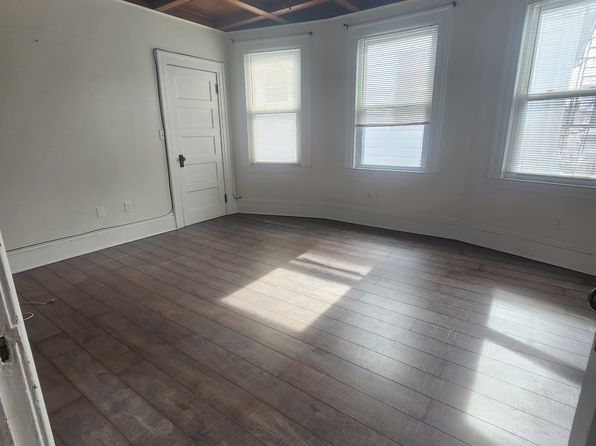 586 Park Ave Floor 2