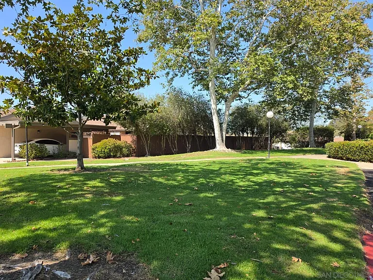 505 Smoketree Gln — Photo 6
