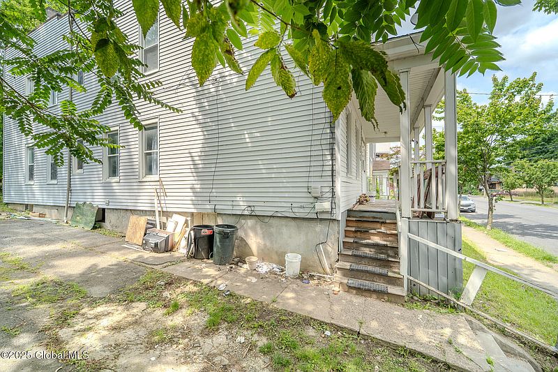 4th image of 556 N Pearl Street